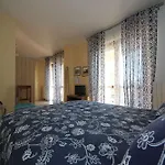 洛萨蓝光住宿加早餐酒店 3*