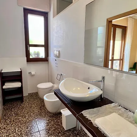 洛萨蓝光住宿加早餐酒店 3*