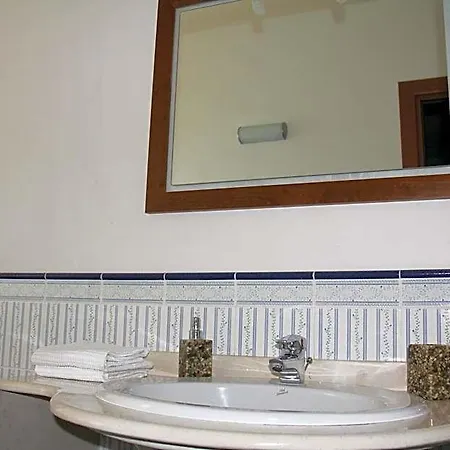 La Rosa Blu לינה וארוחת בוקר 3*